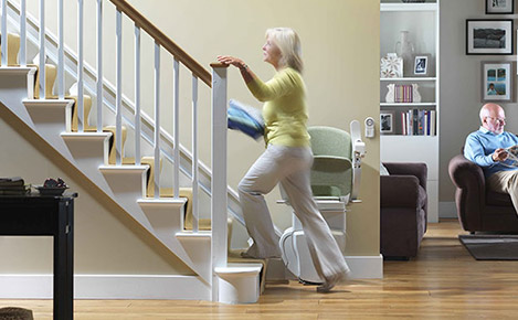 هل تعرف مدى صغر المساحة التي يشغلها كرسي الدرج على الدرج؟